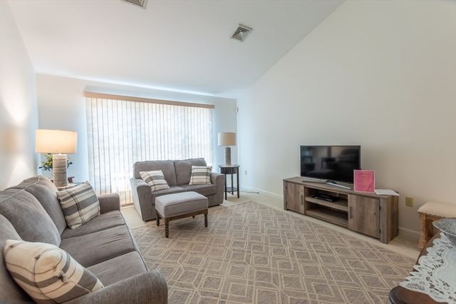 409 Old Country 409, Wenham, MA 01984