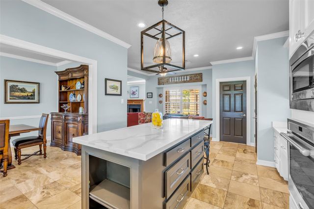 210 River Oaks Drive, Baytown, TX 77523