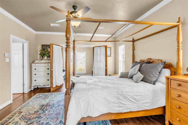 210 River Oaks Drive, Baytown, TX 77523
