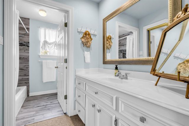 210 River Oaks Drive, Baytown, TX 77523