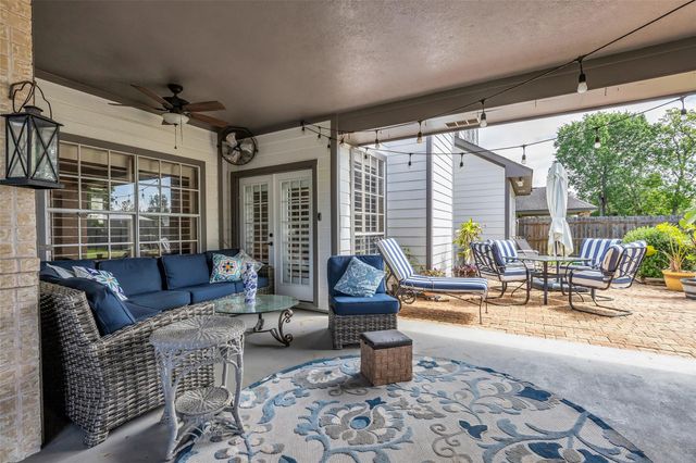 210 River Oaks Drive, Baytown, TX 77523