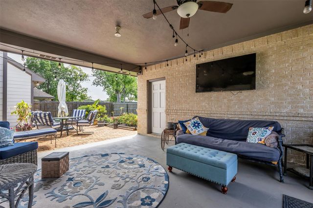 210 River Oaks Drive, Baytown, TX 77523