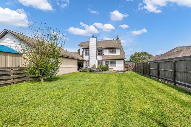 210 River Oaks Drive, Baytown, TX 77523