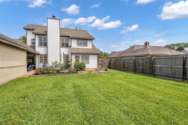 210 River Oaks Drive, Baytown, TX 77523