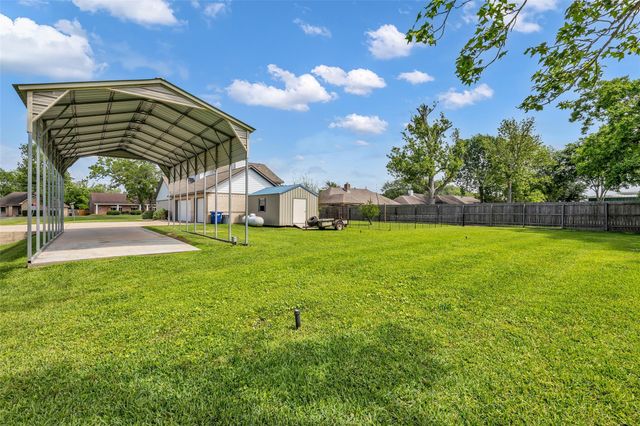 210 River Oaks Drive, Baytown, TX 77523