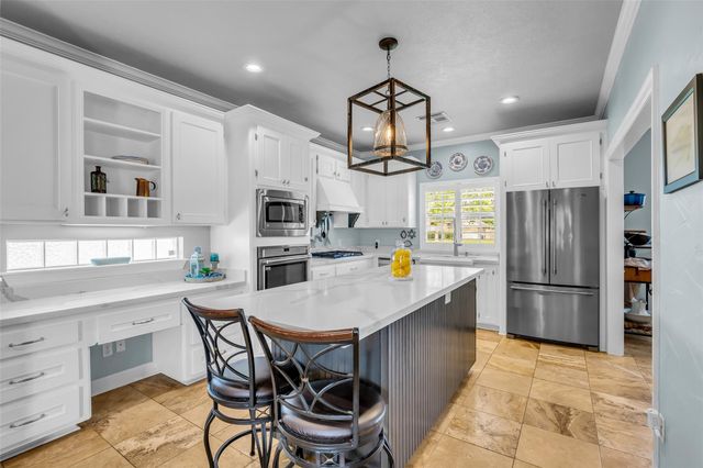 210 River Oaks Drive, Baytown, TX 77523