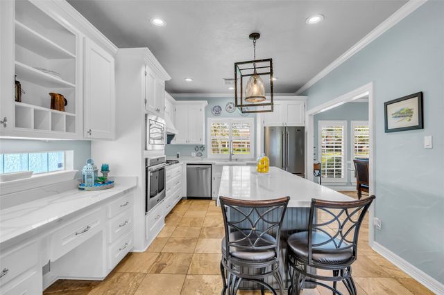 210 River Oaks Drive, Baytown, TX 77523