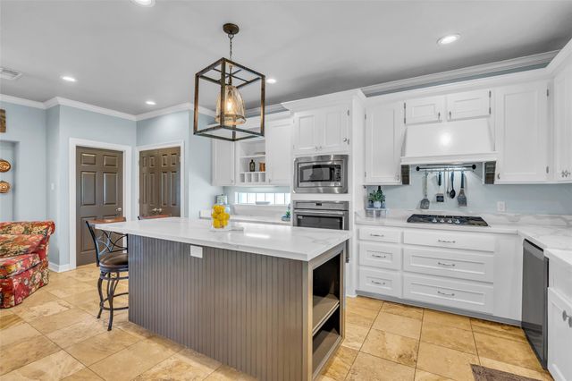 210 River Oaks Drive, Baytown, TX 77523