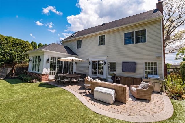 119 6th Street, Saint James, NY 11780