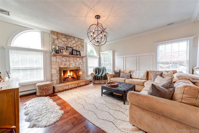 119 6th Street, Saint James, NY 11780