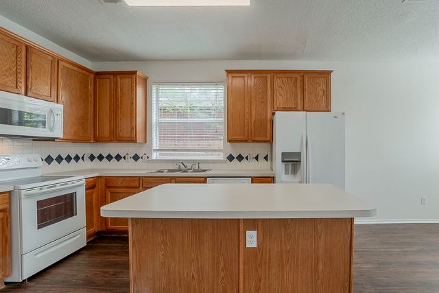 4617 Barnhill Lane, Fort Worth, TX 76135