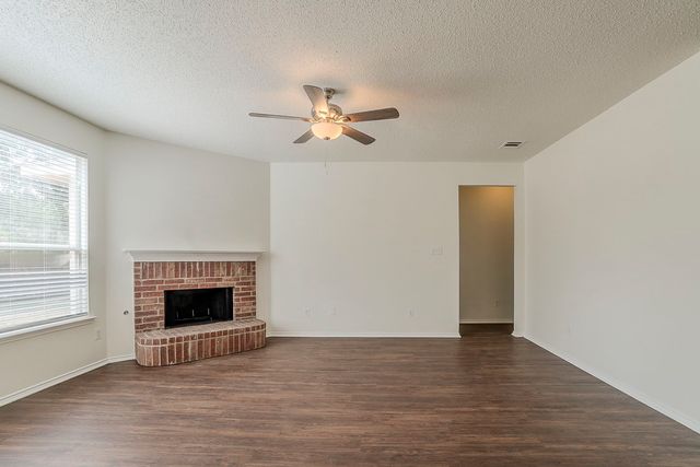 4617 Barnhill Lane, Fort Worth, TX 76135