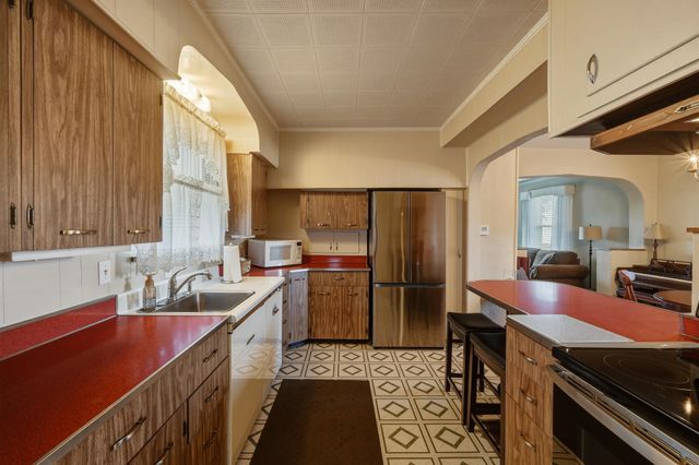 2777 N Staunton Road, Huntington, WV 25702