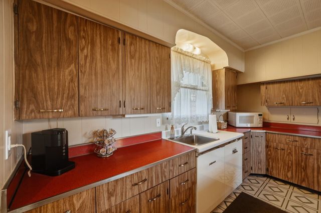 2777 N Staunton Road, Huntington, WV 25702