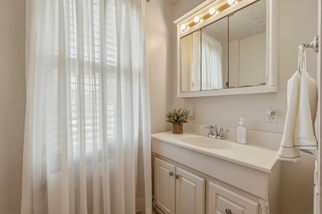 2777 N Staunton Road, Huntington, WV 25702