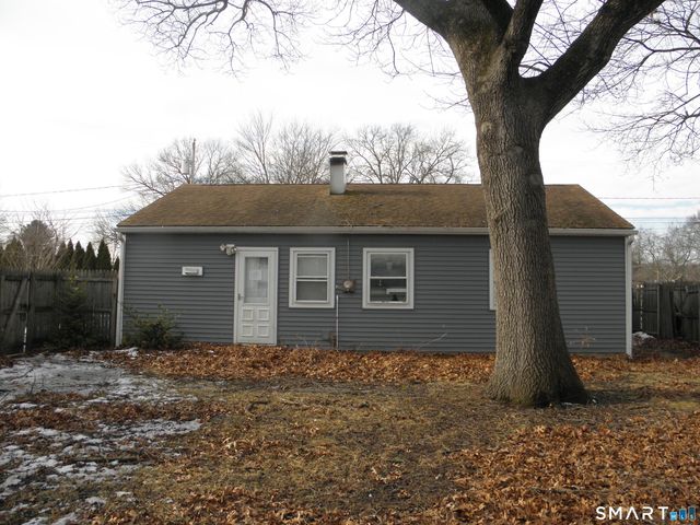 32 Walnut Circle, Windsor Locks, CT 06096