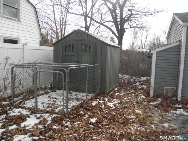 32 Walnut Circle, Windsor Locks, CT 06096