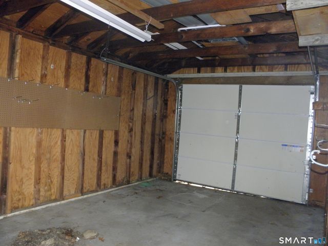 32 Walnut Circle, Windsor Locks, CT 06096