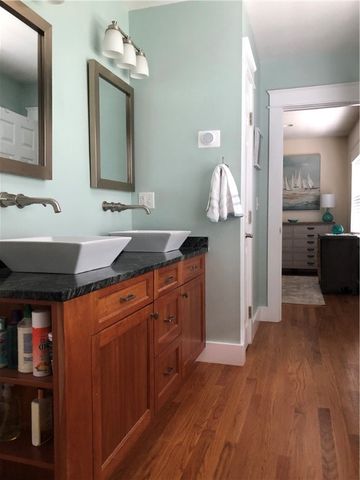 12 Hillside Avenue, Newport, RI 02840