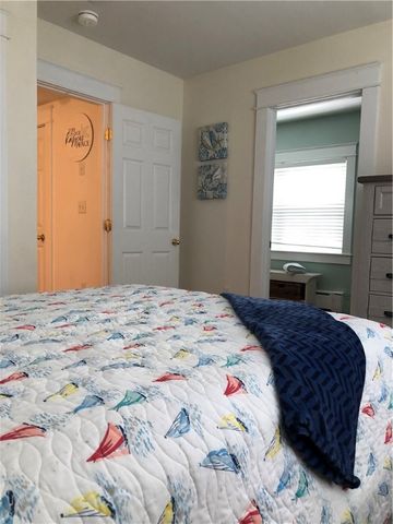 12 Hillside Avenue, Newport, RI 02840