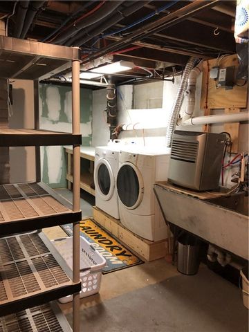 12 Hillside Avenue, Newport, RI 02840