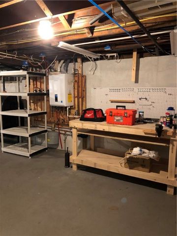 12 Hillside Avenue, Newport, RI 02840