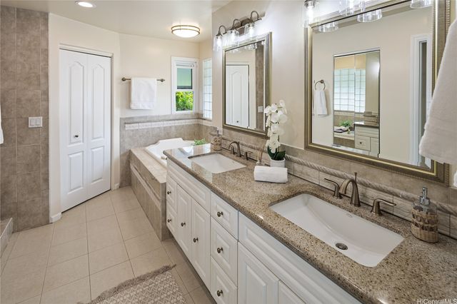 1295 Aulepe Street, Kailua, HI 96734