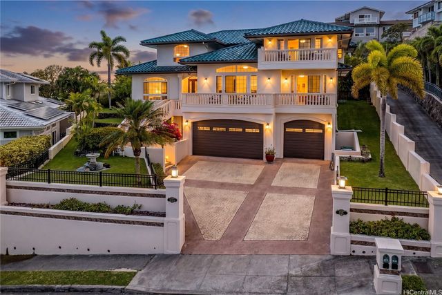 1295 Aulepe Street, Kailua, HI 96734
