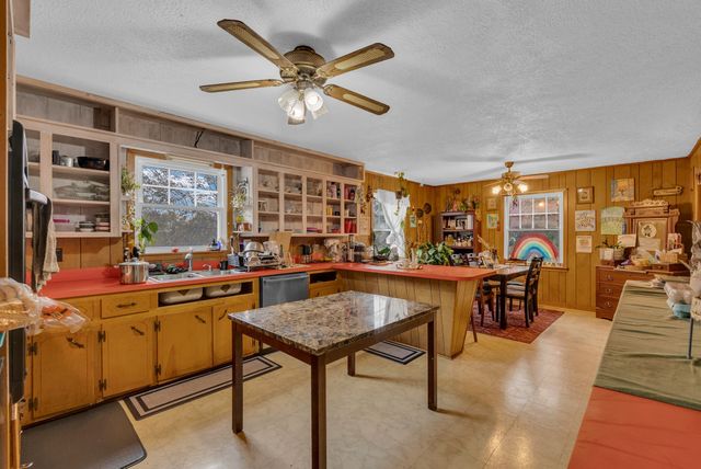 5881 Burgess Falls Rd, Sparta, TN 38583