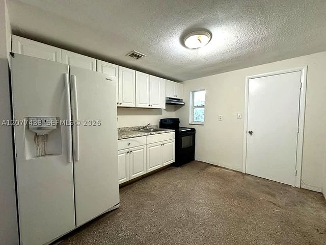 204 NW 8th Ave 2, Fort Lauderdale, FL 33311