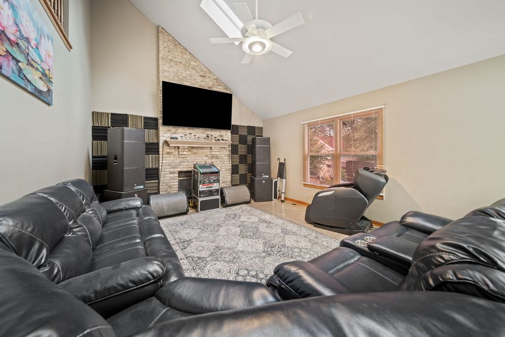 384 Polo Club Drive, Glendale Heights, IL 60139 — photo 2