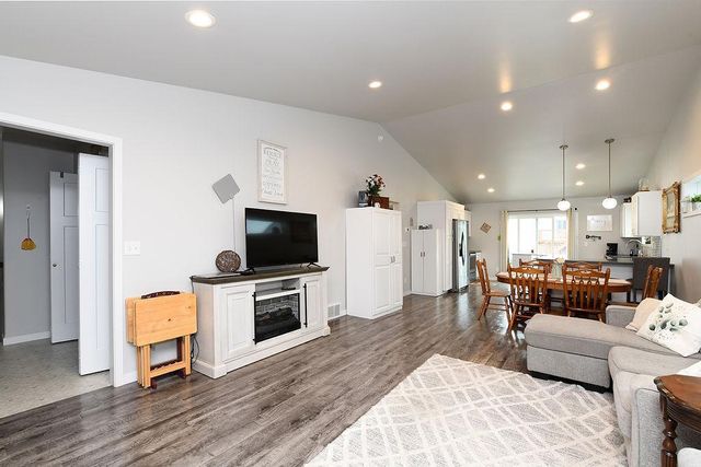 2723 W Westwood Street W, West Fargo, ND 58078