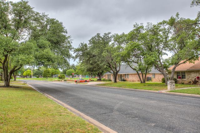 3221 Ridgecrest Lane, San Angelo, TX 76904