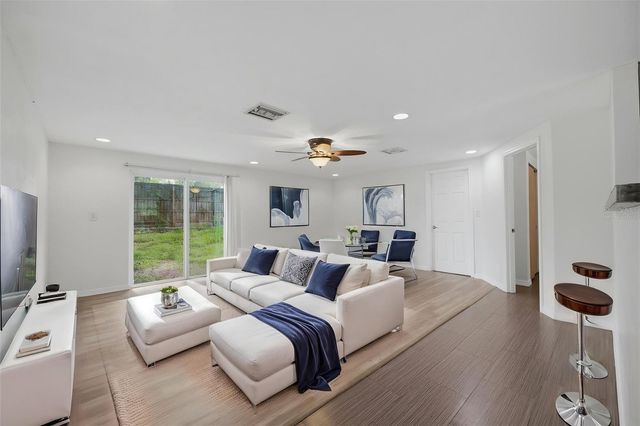 2804 APPLEWOOD DRIVE, Clearwater, FL 33759