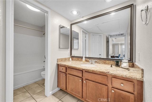 1980 Las Colinas Circle 301, Corona, CA 92879