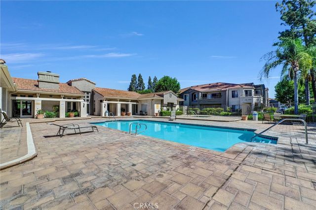 1980 Las Colinas Circle 301, Corona, CA 92879
