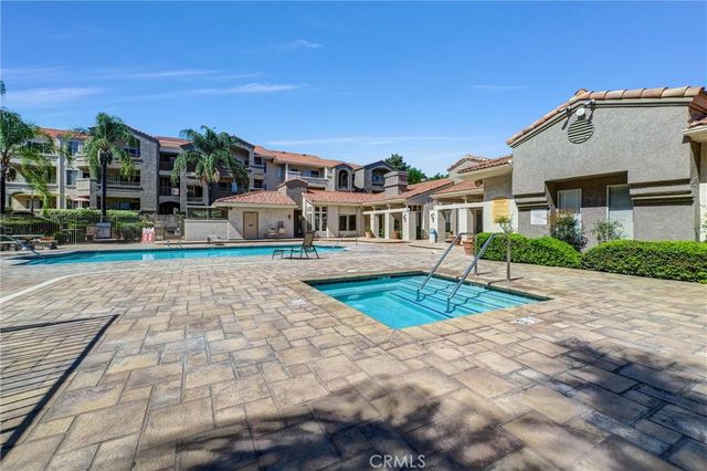 1980 Las Colinas Circle 301, Corona, CA 92879