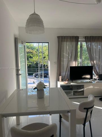 801 15th St 202, Miami Beach, FL 33139