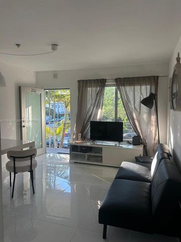 801 15th St 202, Miami Beach, FL 33139