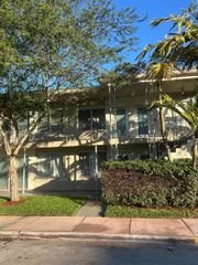 801 15th St 202, Miami Beach, FL 33139