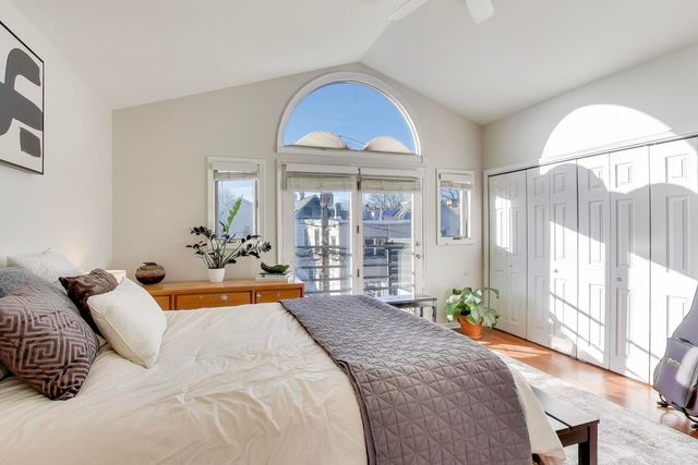 3442 N DAMEN Avenue 3, Chicago, IL 60618