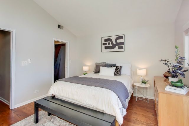 3442 N DAMEN Avenue 3, Chicago, IL 60618