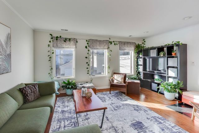 3442 N DAMEN Avenue 3, Chicago, IL 60618