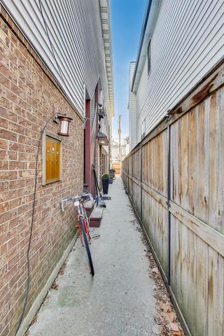 3442 N DAMEN Avenue 3, Chicago, IL 60618