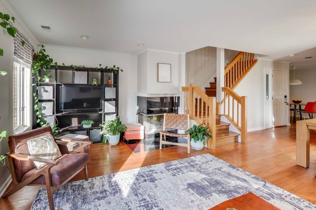 3442 N DAMEN Avenue 3, Chicago, IL 60618