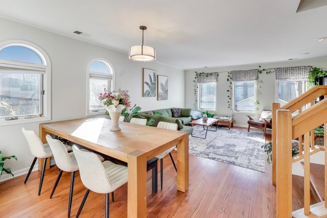 3442 N DAMEN Avenue 3, Chicago, IL 60618