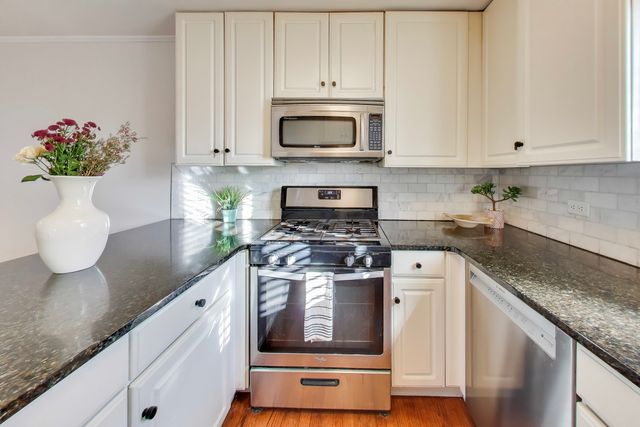 3442 N DAMEN Avenue 3, Chicago, IL 60618