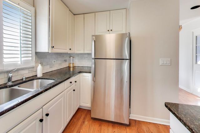 3442 N DAMEN Avenue 3, Chicago, IL 60618