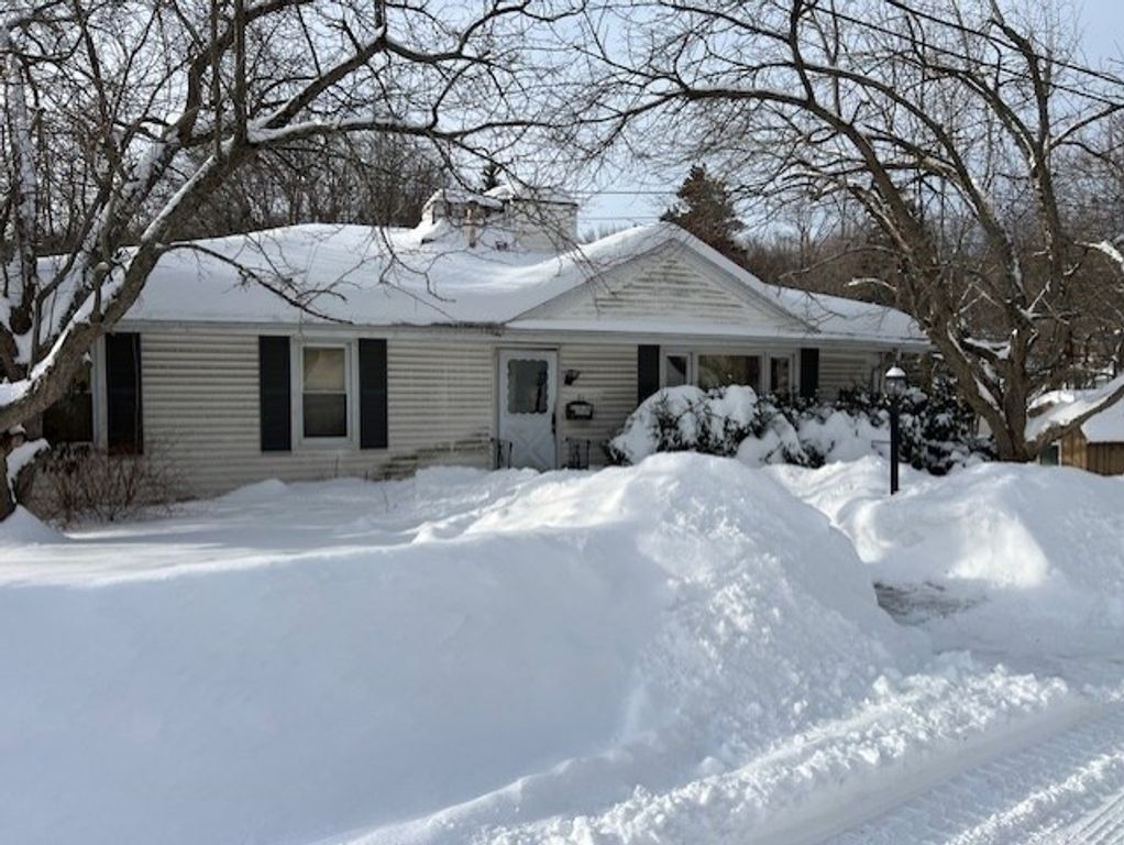 21 Baxter St, Worcester, MA 01602