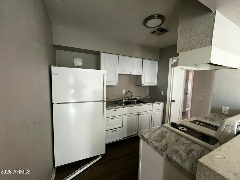 7301 W HEATHERBRAE Drive, Phoenix, AZ 85033 — photo 4
